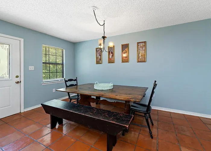 4-br House-wifi-pet-friendly Holiday home *