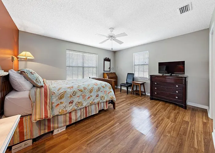 Holiday home 4-br House-wifi-pet-friendly *