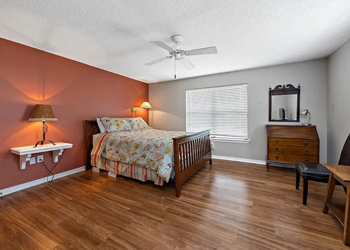 Holiday home 4-br House-wifi-pet-friendly *
