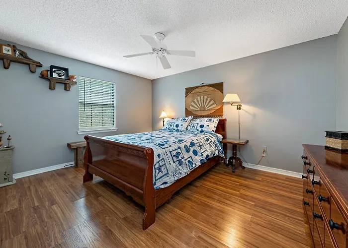 4-br House-wifi-pet-friendly *